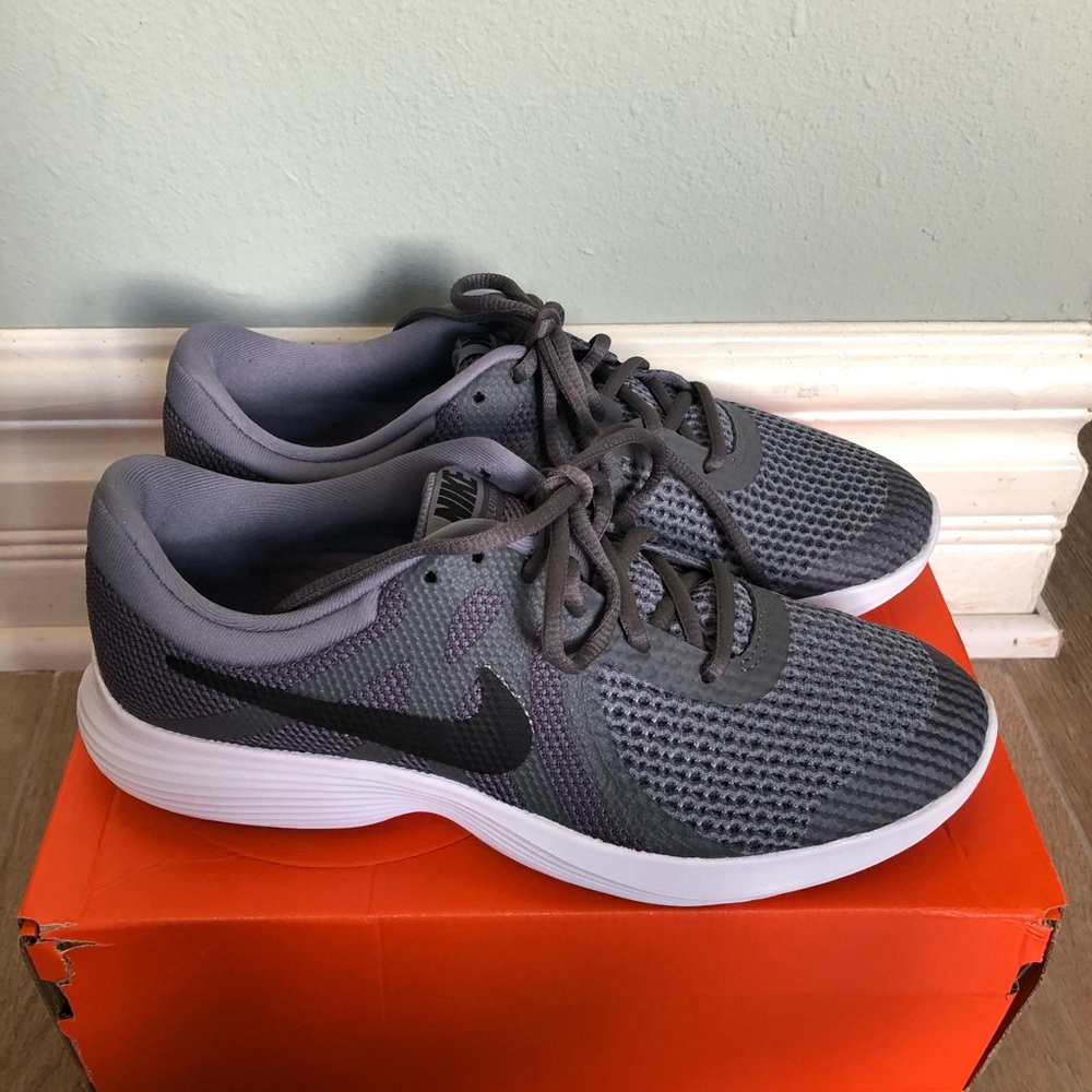 Boys Gray Nike Tennis Shoes size 7